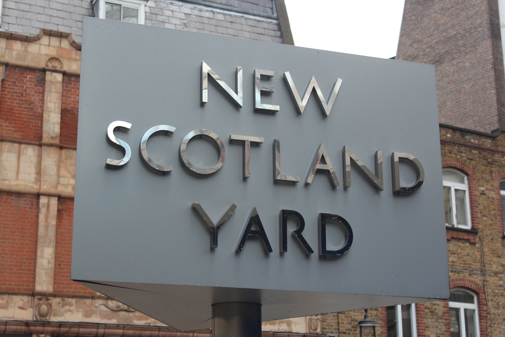 New Scotland Yard Rotating Triangle sign